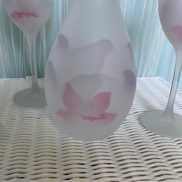 Chevrier Pettigrew Decorative Frosted Pastel Floral Glass and Jug Set - Picture 9 of 17